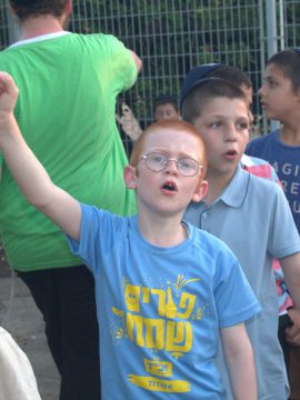 מילדים רכים לחיילים נחושים: גן ישראל ארץ הקודש נפתח בסערה