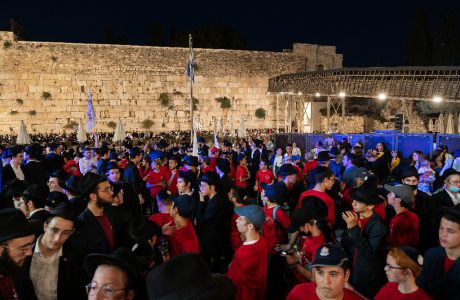 הכנסת ספר תורה של ילדי ישראל בכותל