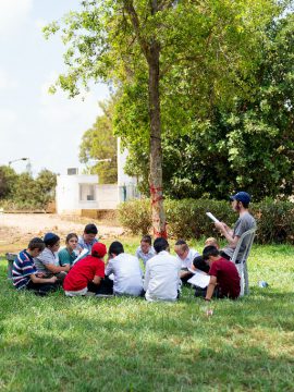 מגוון ומרענן: לימודי חסידות לפני התפילה בגן ישראל